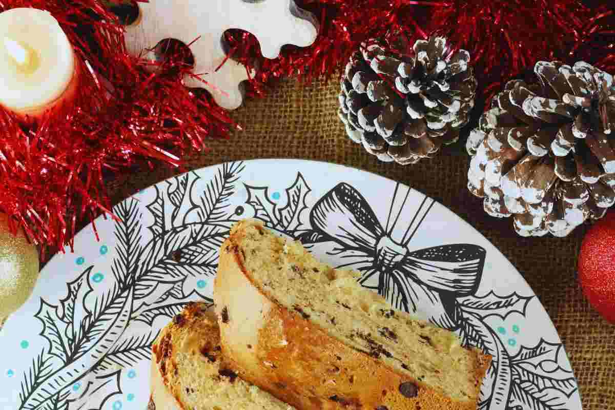 panettone: è fatto con la farina di grillo e non lo sai, leggi l'etichetta