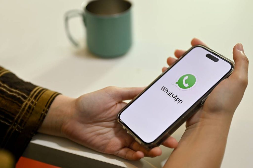 Whatsapp, così nascondi che sei online