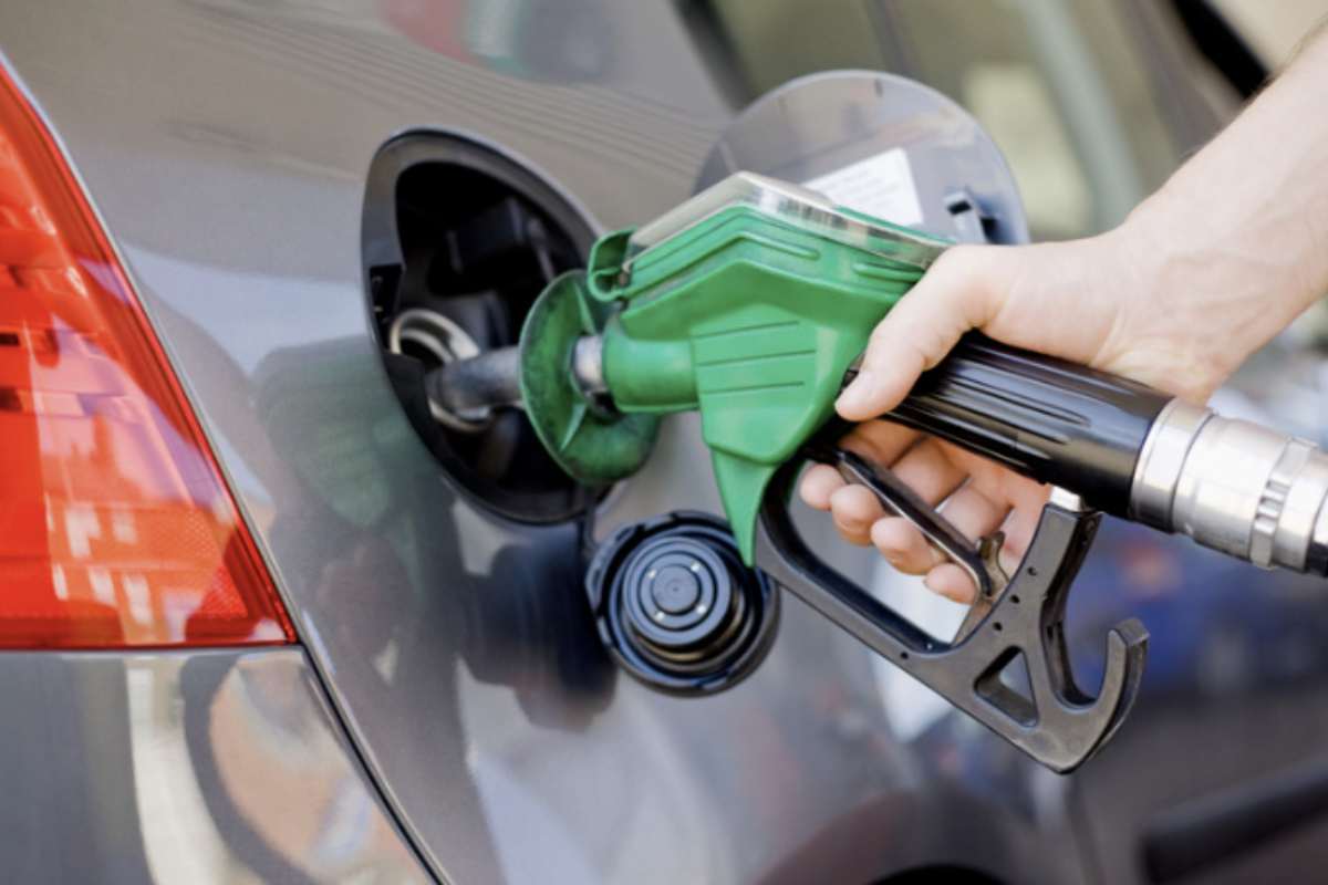 Il gruppo di ricercatori ha condotto esperimenti in diversi distributori di benzina, registrando le temperature della benzina sia al mattino che al pomeriggio.