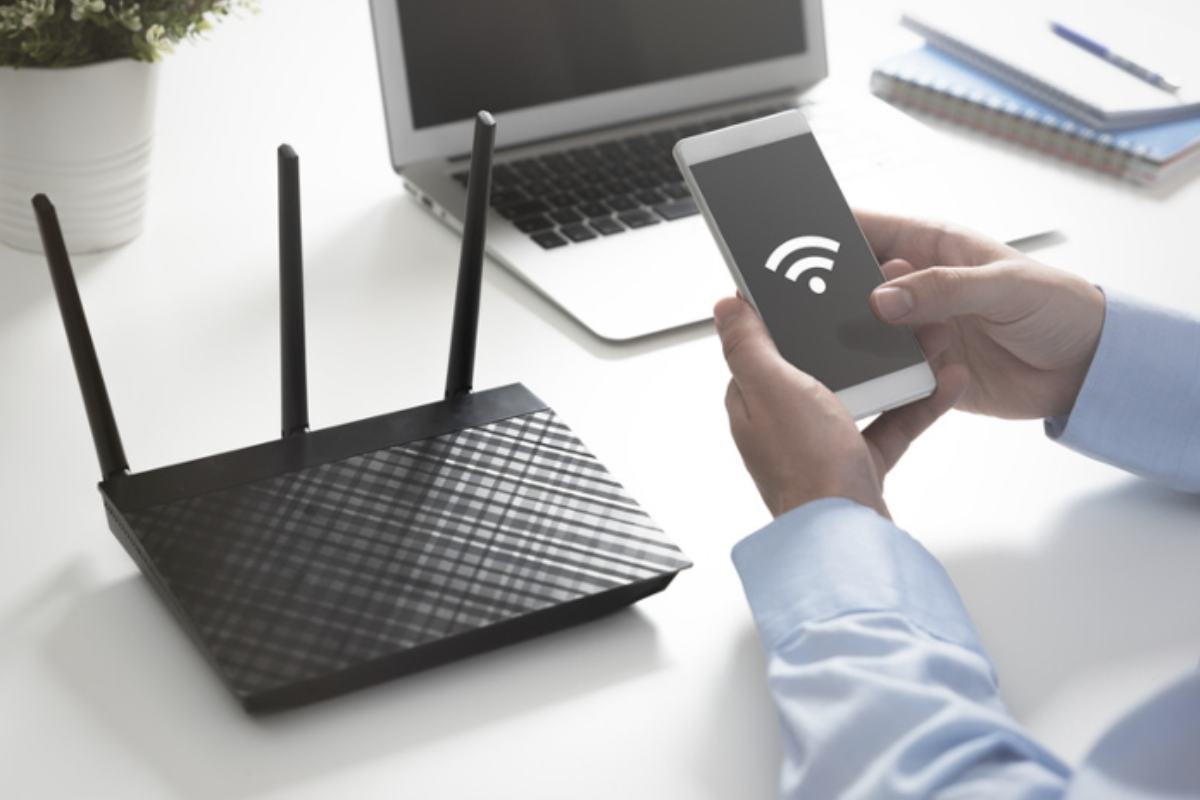 router utilizza la banda a 2.4 GHz. È come se il tuo internet e il microonde stessero lottando per “farsi strada”