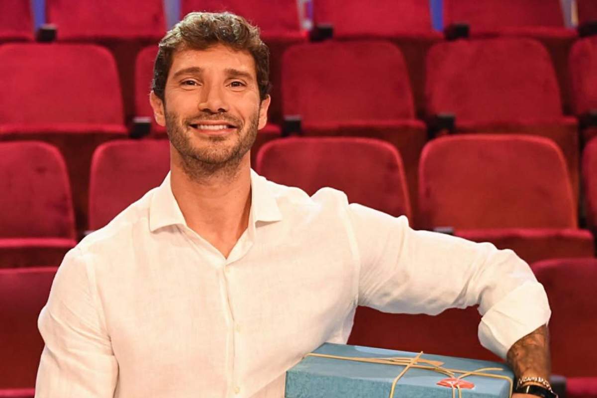 stefano de martino affari tuoi puntata